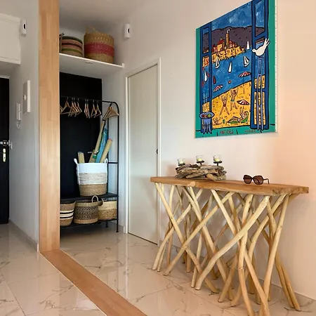 Large Luxury With Garden View Over The Ocean Antibes