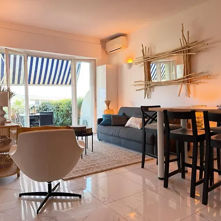 Large Luxury With Garden View Over The Ocean Apartment
