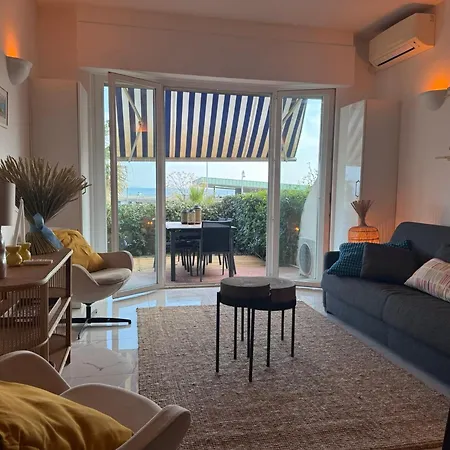 Large Luxury With Garden View Over The Ocean 아파트 *