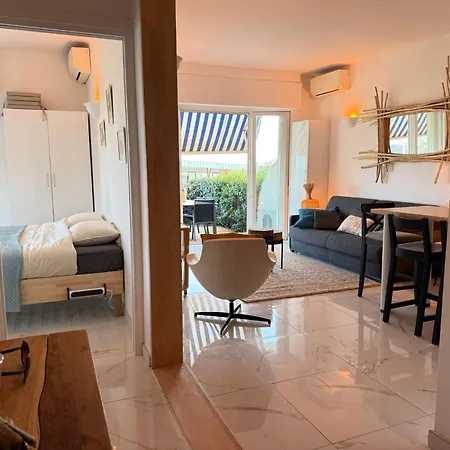 Large Luxury With Garden View Over The Ocean *