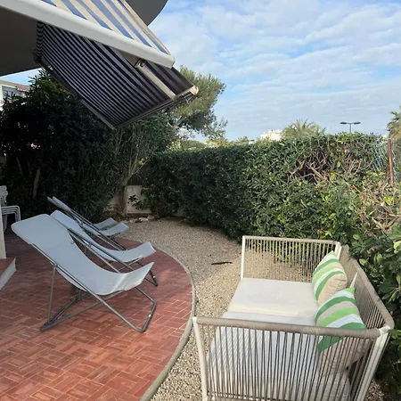 Large Luxury With Garden View Over The Ocean 아파트 *