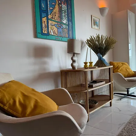 Large Luxury With Garden View Over The Ocean 아파트 앙티브