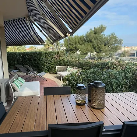 Large Luxury With Garden View Over The Ocean 아파트