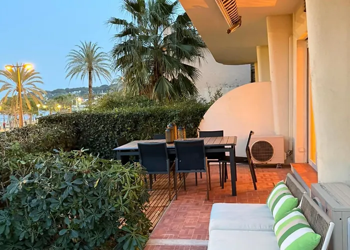Large Luxury With Garden View Over The Ocean Appartamento