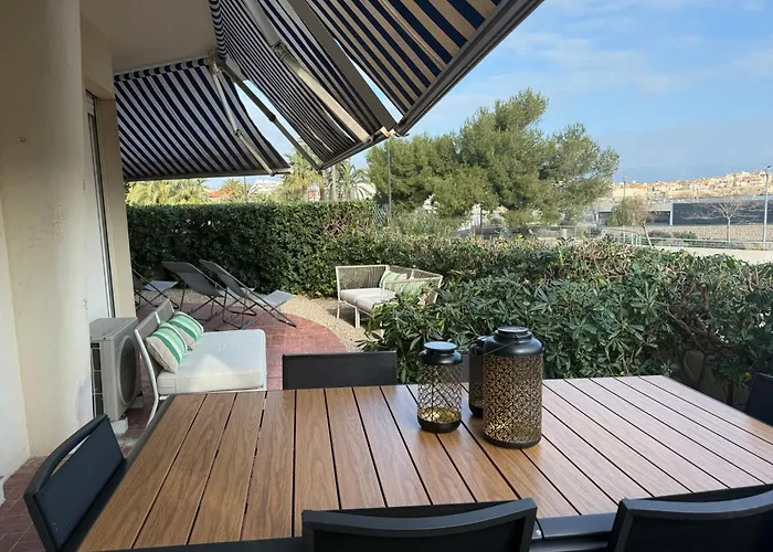 Large Luxury With Garden View Over The Ocean Appartamento